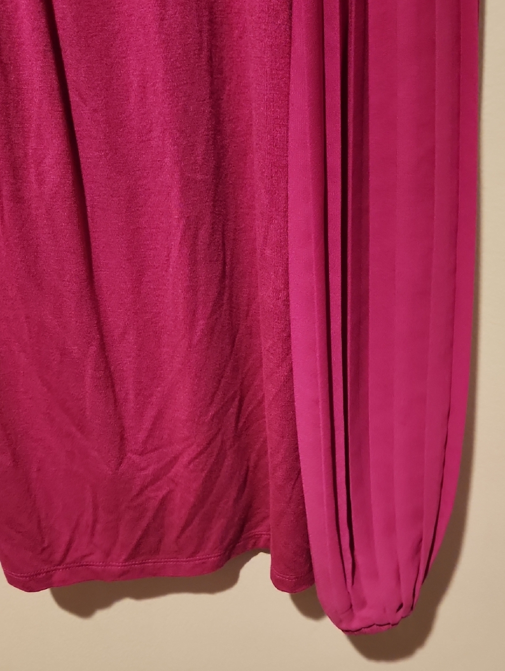 ❤️ TALBOTS PLEATED SLEEVE MAGENTA CREW NECK TOP, MP (MEDIUM PETITE) - Picture 6 of 8